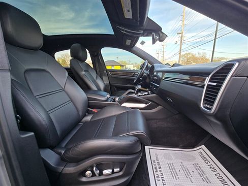 Used 2020 Porsche Cayenne Turbo AWD/4WD image 16