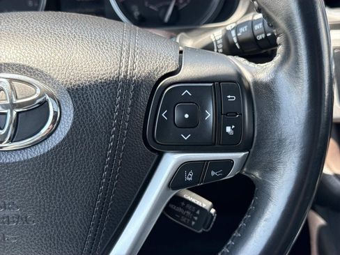 Used 2017 Toyota Highlander XLE AWD/4WD image 14
