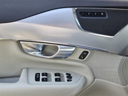 Used 2018 Volvo XC90 T6 Momentum w/ Convenience Package image 26