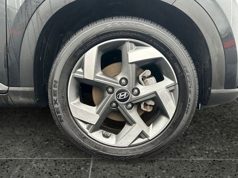 Certified 2025 Hyundai Venue SEL image 9