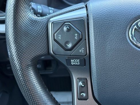 Used 2018 Toyota Tacoma TRD Off-Road image 30