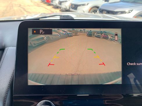 Used 2023 Nissan Armada SV image 25