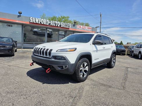 Used 2015 Jeep Cherokee Trailhawk w/ Comfort/Convenience Group AWD/4WD image 2