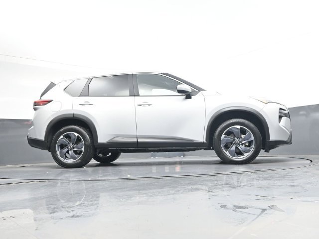 Used 2025 Nissan Rogue SV FWD image 31