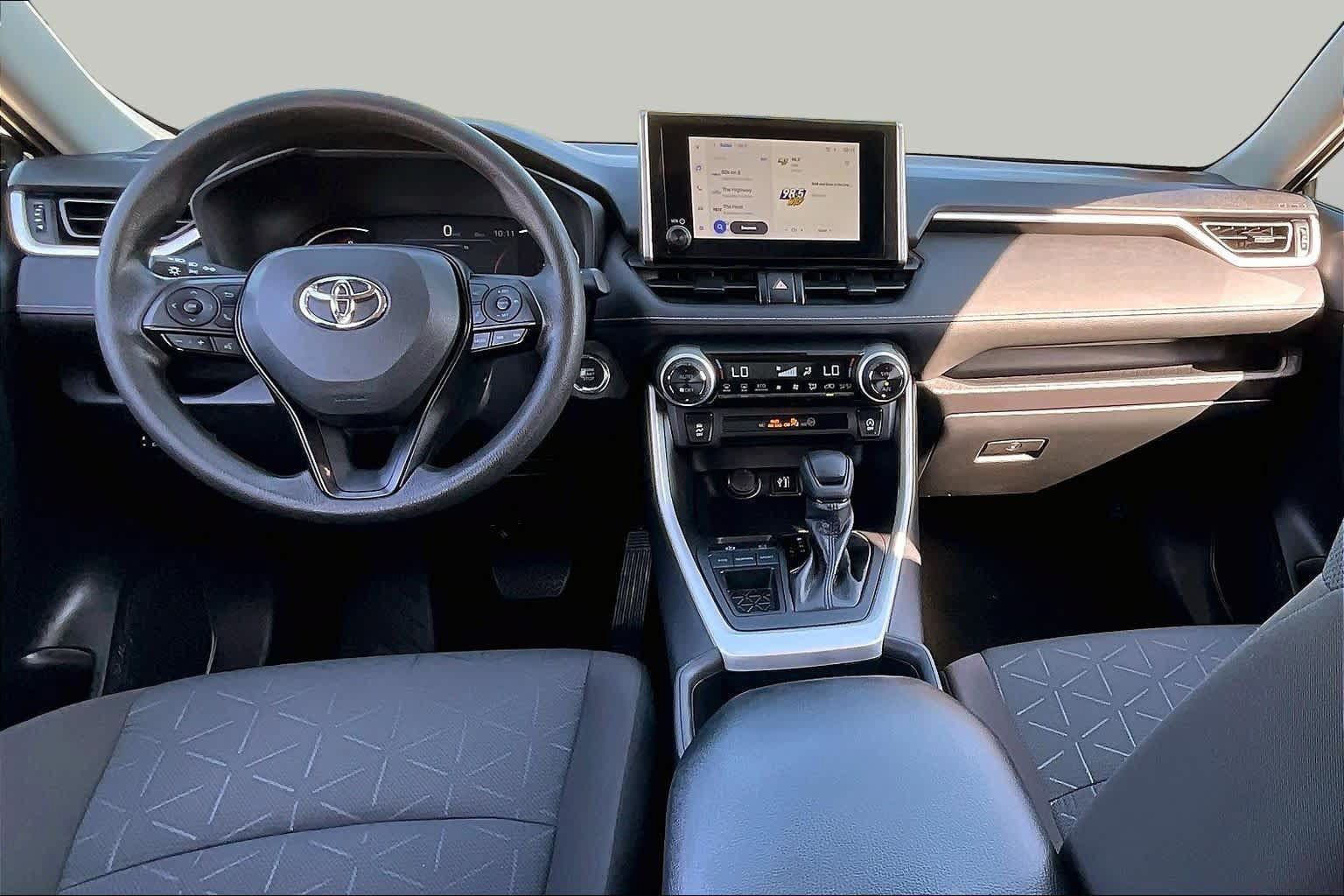 Used 2025 Toyota RAV4 XLE FWD image 12
