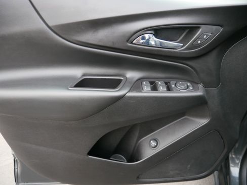 Used 2018 Chevrolet Equinox LT image 30