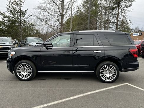 Used 2023 Ford Expedition Limited image 2