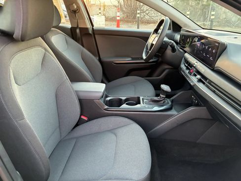 Used 2025 Kia K4 FWD image 35
