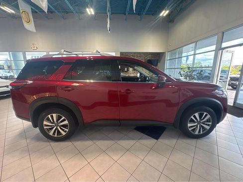 Used 2023 Nissan Pathfinder SL AWD/4WD image 13