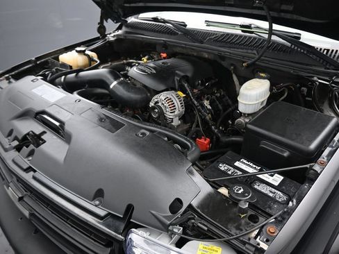 Used 2005 Chevrolet Suburban Z71 w/ Preferred Equipment Group AWD/4WD image 43