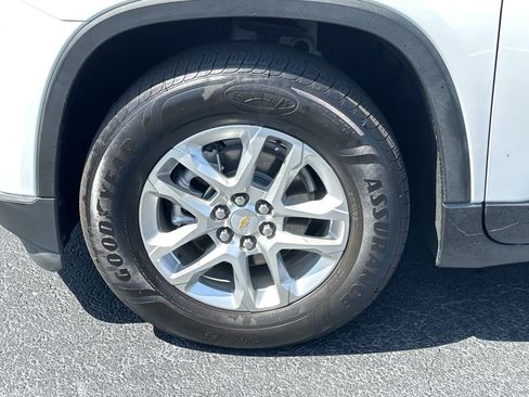 Used 2021 Chevrolet Traverse LT FWD image 11