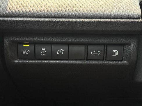 Used 2025 Toyota Camry SE FWD image 25