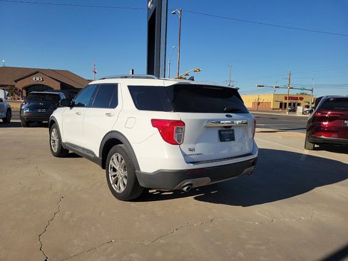 Used 2023 Ford Explorer Limited image 5