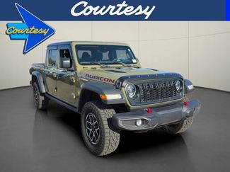 Used 2025 Jeep Gladiator Rubicon w/ Technology Group AWD/4WD video 1