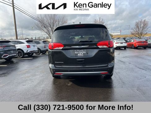 Used 2018 Chrysler Pacifica Touring-L w/ Premium Audio Group image 11