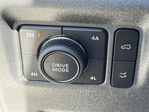 Used 2025 Ford Expedition Active image 31