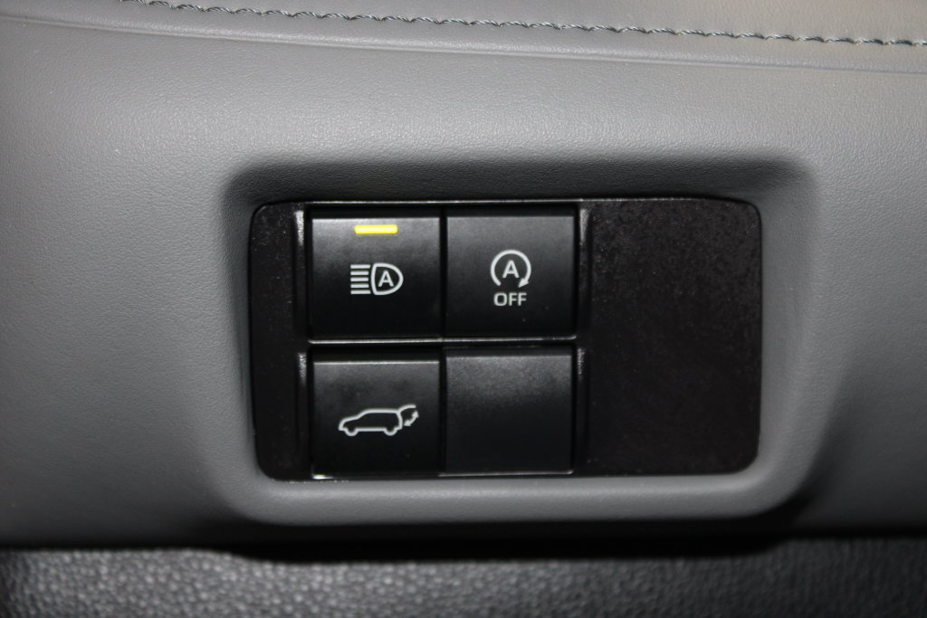 Used 2023 Toyota Highlander XLE AWD/4WD image 7