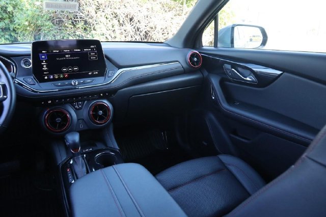 Used 2025 Chevrolet Blazer RS FWD image 28
