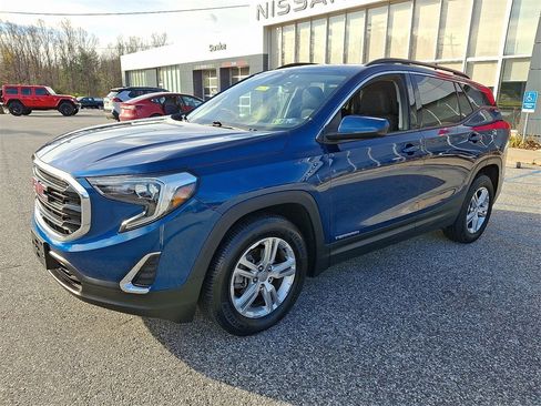 Used 2019 GMC Terrain SLE w/ Driver Convenience Package image 3