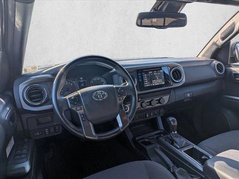 Used 2019 Toyota Tacoma TRD Off-Road w/ Technology Package AWD/4WD image 9