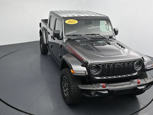 Used 2025 Jeep Gladiator Rubicon AWD/4WD image 24