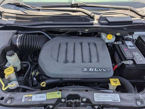 Used 2015 Chrysler Town & Country S w/ Driver Convenience Group FWD image 22