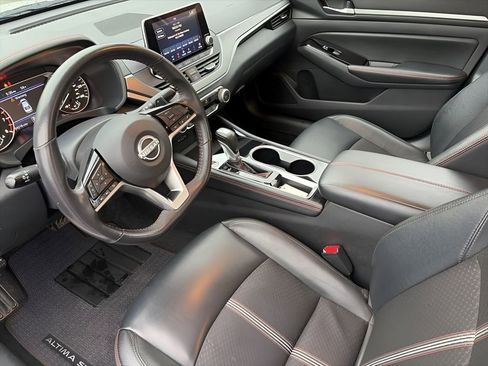 Used 2025 Nissan Altima 2.5 SR FWD image 8