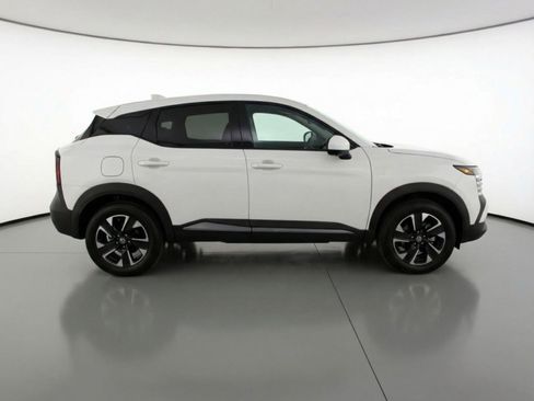 Used 2025 Nissan Kicks SV image 11