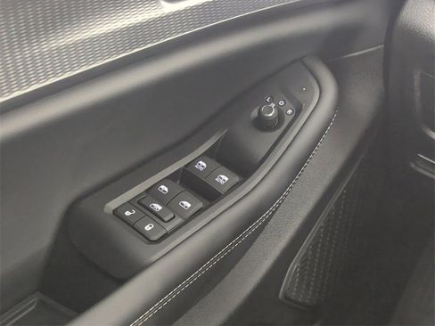 New 2025 Jeep Grand Cherokee Altitude image 17