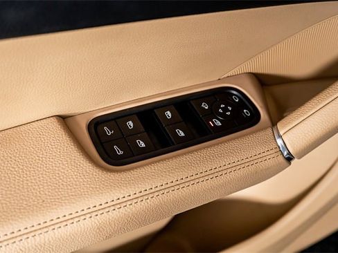 Used 2022 Porsche Cayenne S image 48