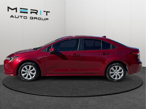 Used 2022 Toyota Corolla LE image 5
