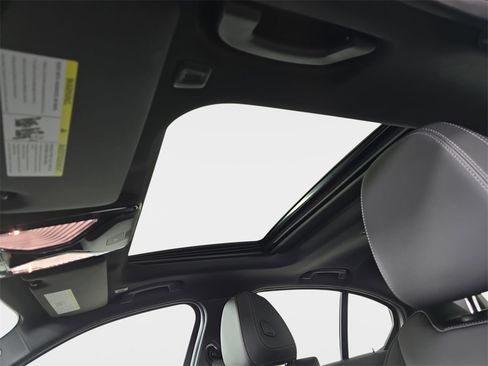 Used 2025 BMW 330i xDrive Sedan w/ Premium Package image 33