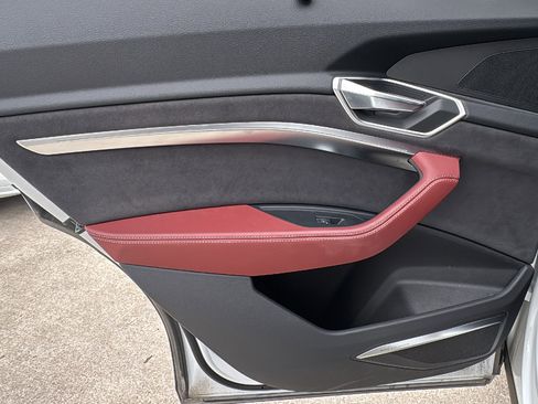 Used 2023 Audi e-tron S Prestige w/ Prestige Package image 16