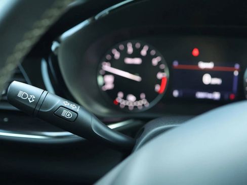 Used 2021 Buick Envision Preferred image 22