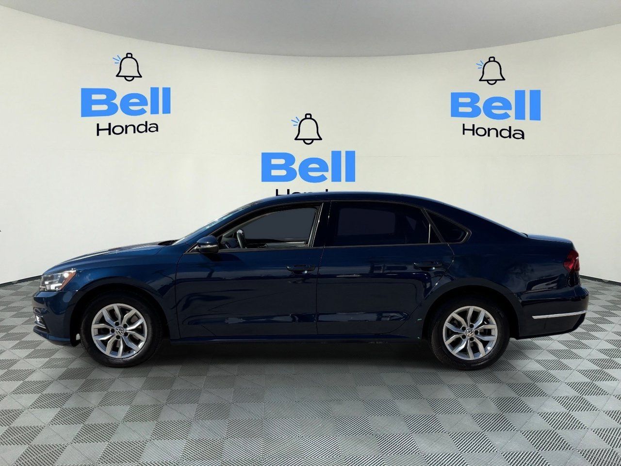 Used 2018 Volkswagen Passat 2.0T S w/ Driver Assistance Package FWD image 2