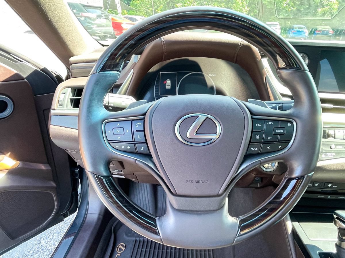 Used 2020 Lexus ES 350 w/ Premium Package FWD image 11