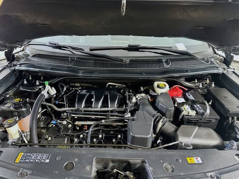 Used 2018 Ford Explorer XLT w/ Equipment Group 202A FWD image 35