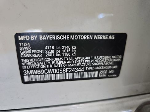 Used 2025 BMW 330i Sedan w/ Convenience Package image 31