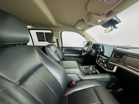 Used 2023 Ford Expedition XLT AWD/4WD image 30