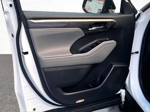 Used 2021 Toyota Highlander Platinum image 20