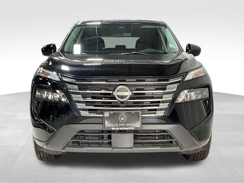 Used 2024 Nissan Rogue SV image 2