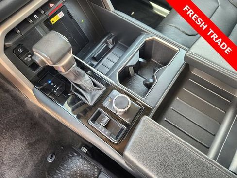 Used 2022 Toyota Tundra Limited w/ Power Package AWD/4WD image 18
