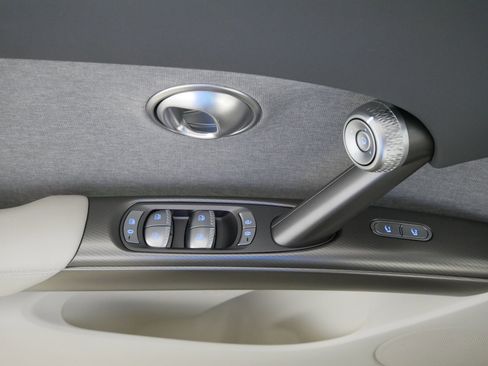 Used 2025 Genesis GV60 Advanced AWD/4WD image 19