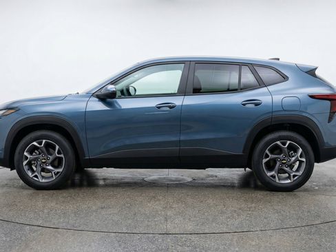 Used 2025 Chevrolet Trax LT FWD image 5