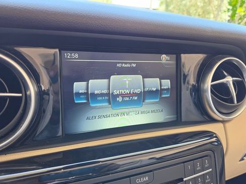 Used 2020 Mercedes-Benz SLC 300 image 32