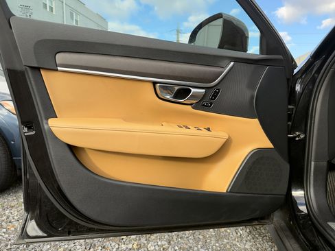 Used 2018 Volvo V90 T5 Cross Country w/ Convenience Package image 16