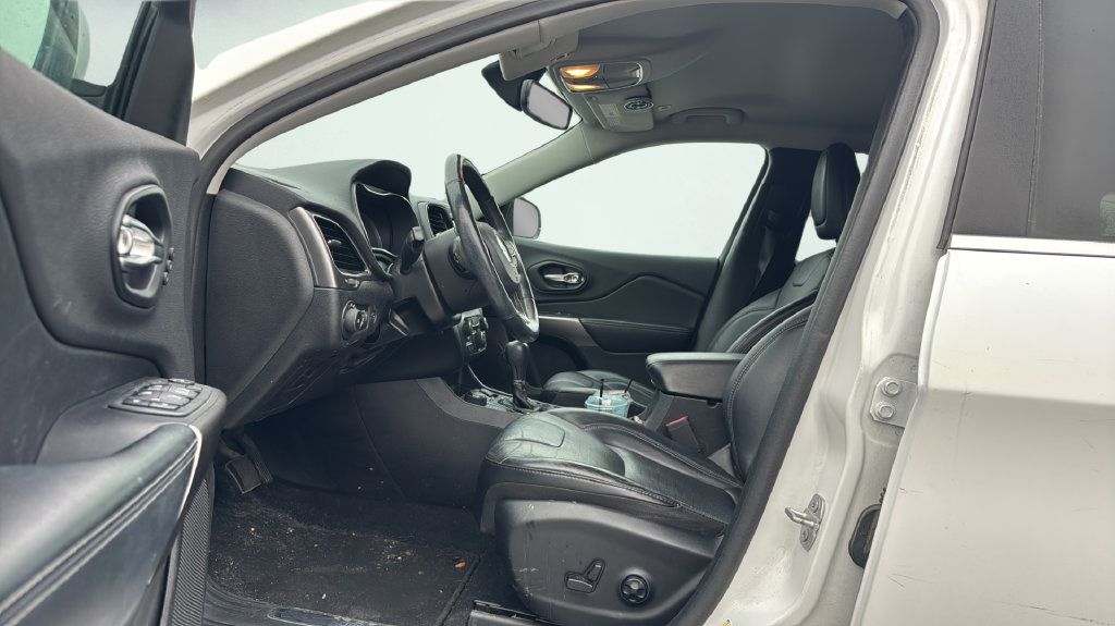 Used 2019 Jeep Cherokee Limited AWD/4WD image 16