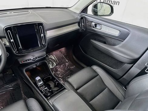 Used 2025 Volvo XC40 B5 Ultra AWD/4WD image 23