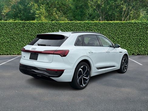 Used 2024 Audi Q8 e-tron Premium Plus AWD/4WD image 3