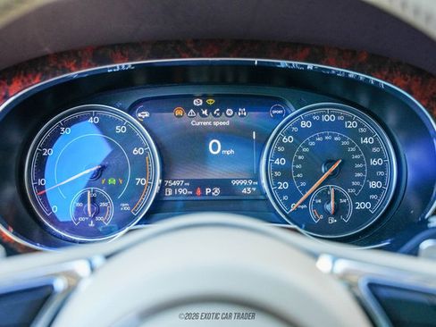 Used 2017 Bentley Bentayga image 25